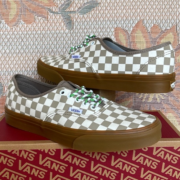 Vans Men’s Authentic
Checkerboard Moon Rock
VN0009PVCH8
SNEAKERS - Picture 2 of 16